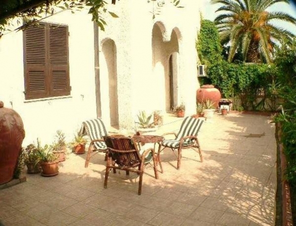 Villa in Viale Nora